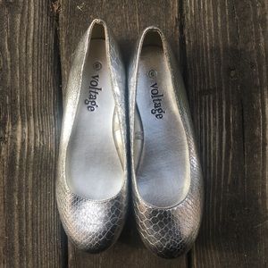 NEW VOLTAGE SILVER FLATS